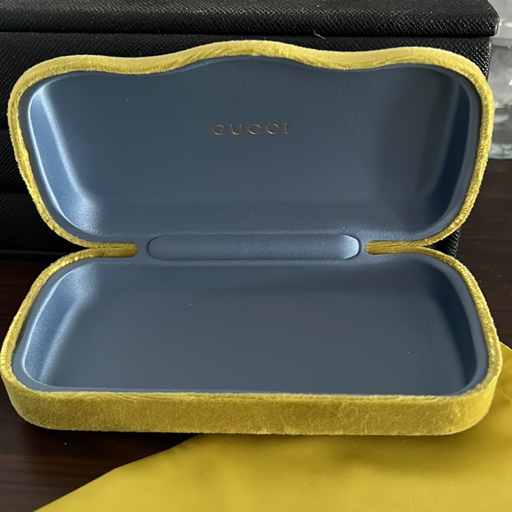 Newer used Gucci case - Picture 3 of 7